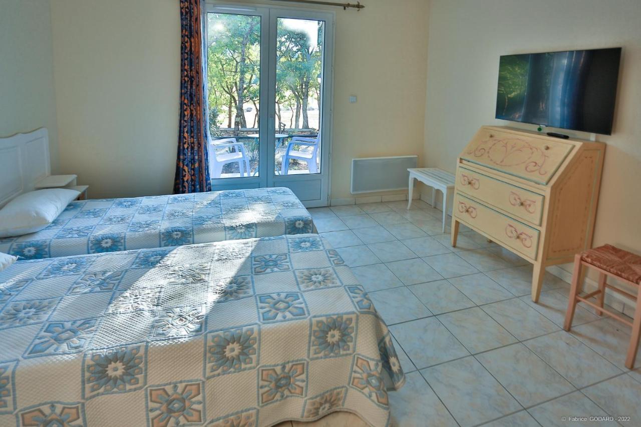 Hotel Restaurant Gite Les Lavandins Saint-Christol  Екстер'єр фото