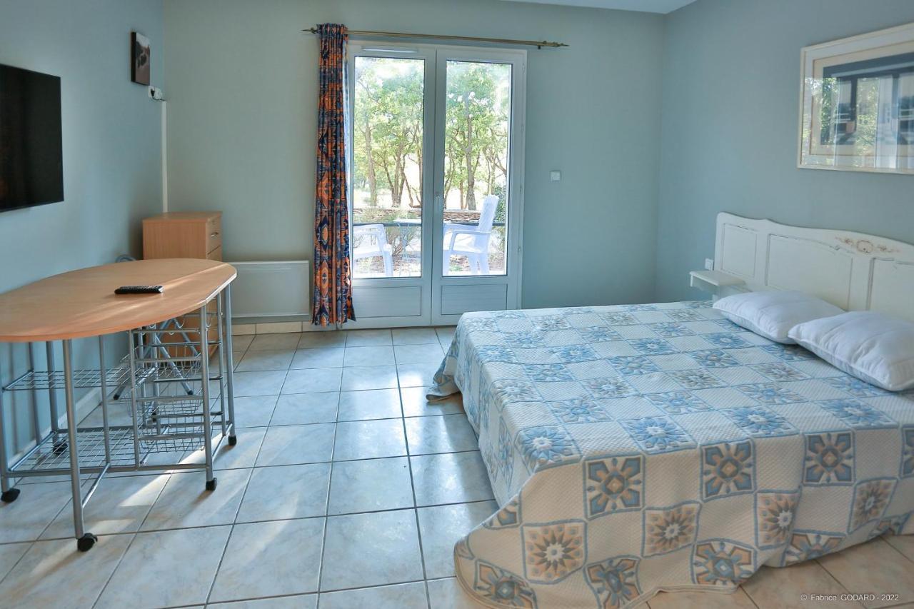 Hotel Restaurant Gite Les Lavandins Saint-Christol  Екстер'єр фото