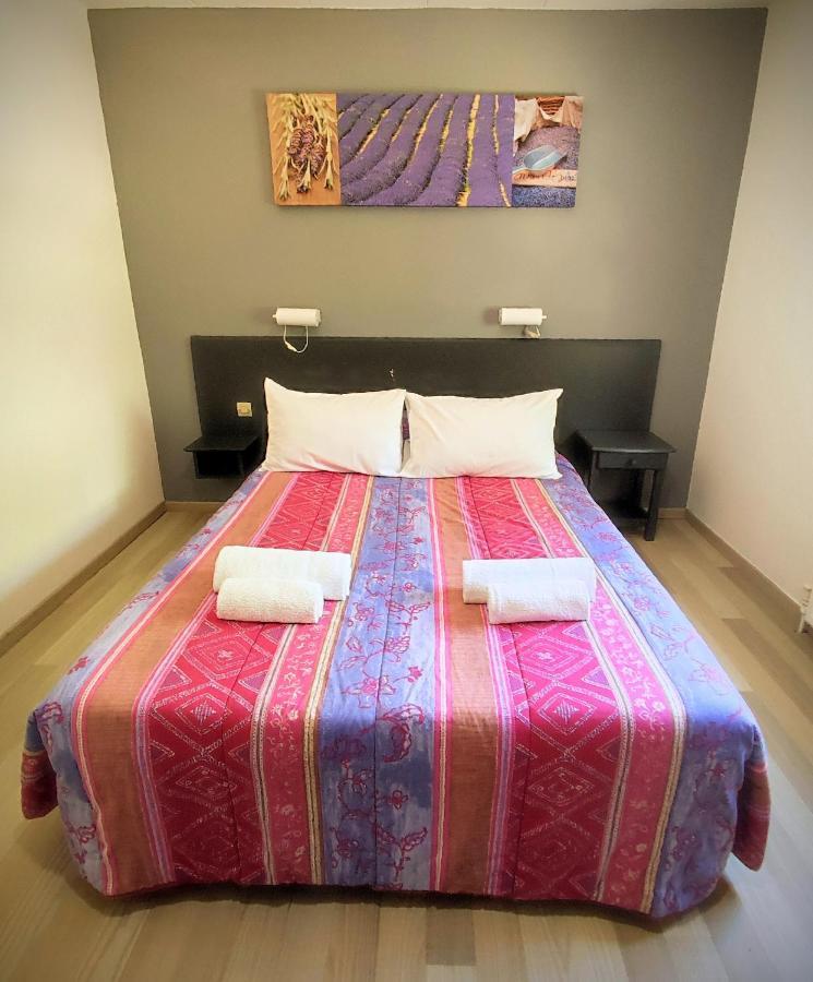 Hotel Restaurant Gite Les Lavandins Saint-Christol  Екстер'єр фото